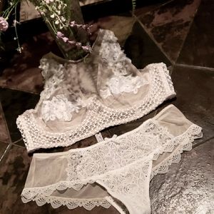 DREAM ANGEL LACIE BRA AND LACIE THONG SET